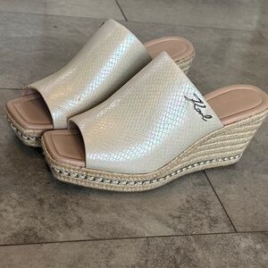 Karl Lagerfeld Corliss’s wedge sandals Iridescent Cream Wedges 11